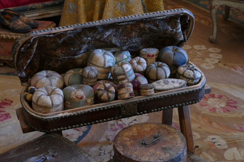antique, market, food, suitcase, 5K, close-up, high angle view, wellbeing, yarn, large group of objects, freshness, old, container, vintage, boussac, france