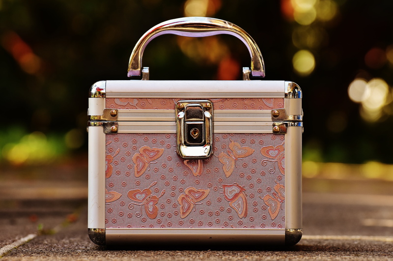 road, safety, suitcase, metal, outdoors, 5K, antique, vanity cases, silver, travel, focus on foreground, storage, handle, day, cute, close-up, briefcase