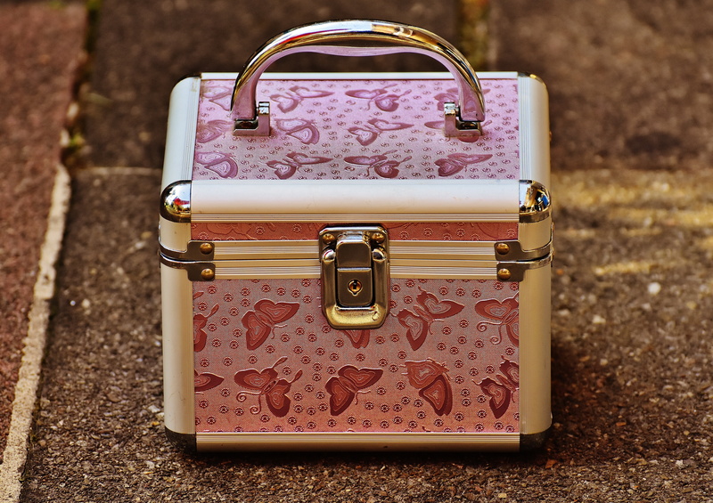 pink, retro styled, luggage, briefcase, absence, single object, day, no people, old, suitcase, 5K, vanity cases, communication, safety, trip, holiday