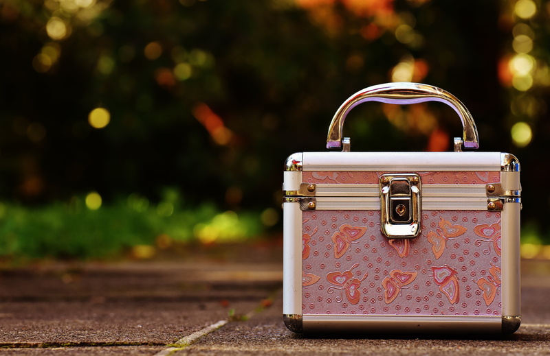 5K, old-fashioned, pink, communication, silver, old, suitcase, journey, retro styled, small, electrical equipment, day, no people, number, focus on foreground