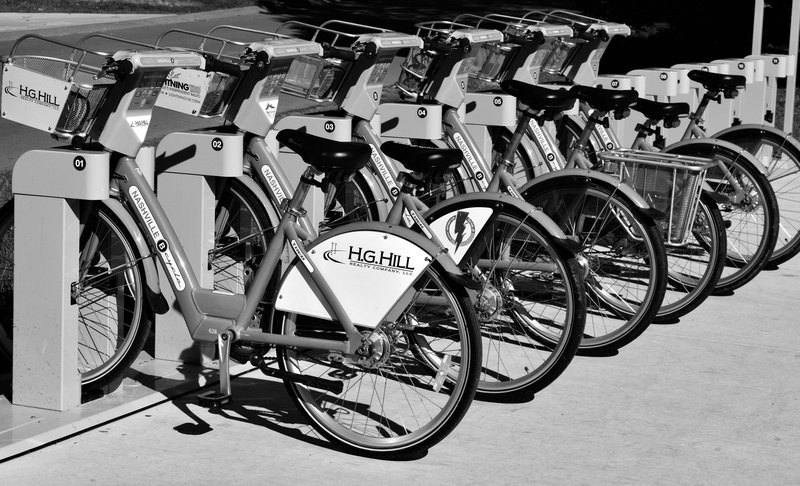 in a row, parking, cycle, borrow, no people, cycling, rentals, land vehicle, bicycle, leisure, street, wheel, mode of transportation, bicycles, parking lot