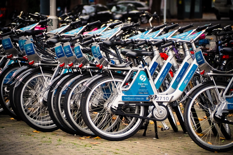 bicycle, day, street, in a row, metal, station, travel, focus on foreground, road, wheel, spoke, stationary, abundance, rental bike, cycle, parking lot