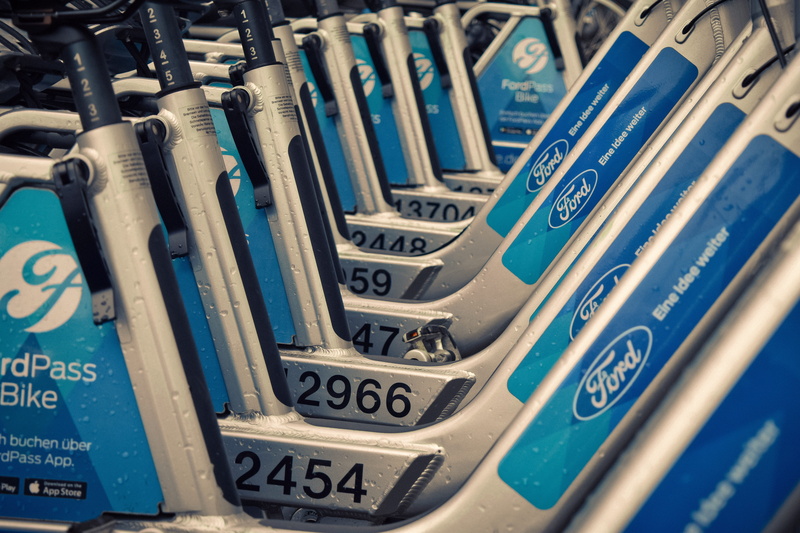 currency, day, drive, bike, city bike, bicycle hire, 5K, large group of objects, backgrounds, full frame, wealth, indoors, finance, blue, number, cycle