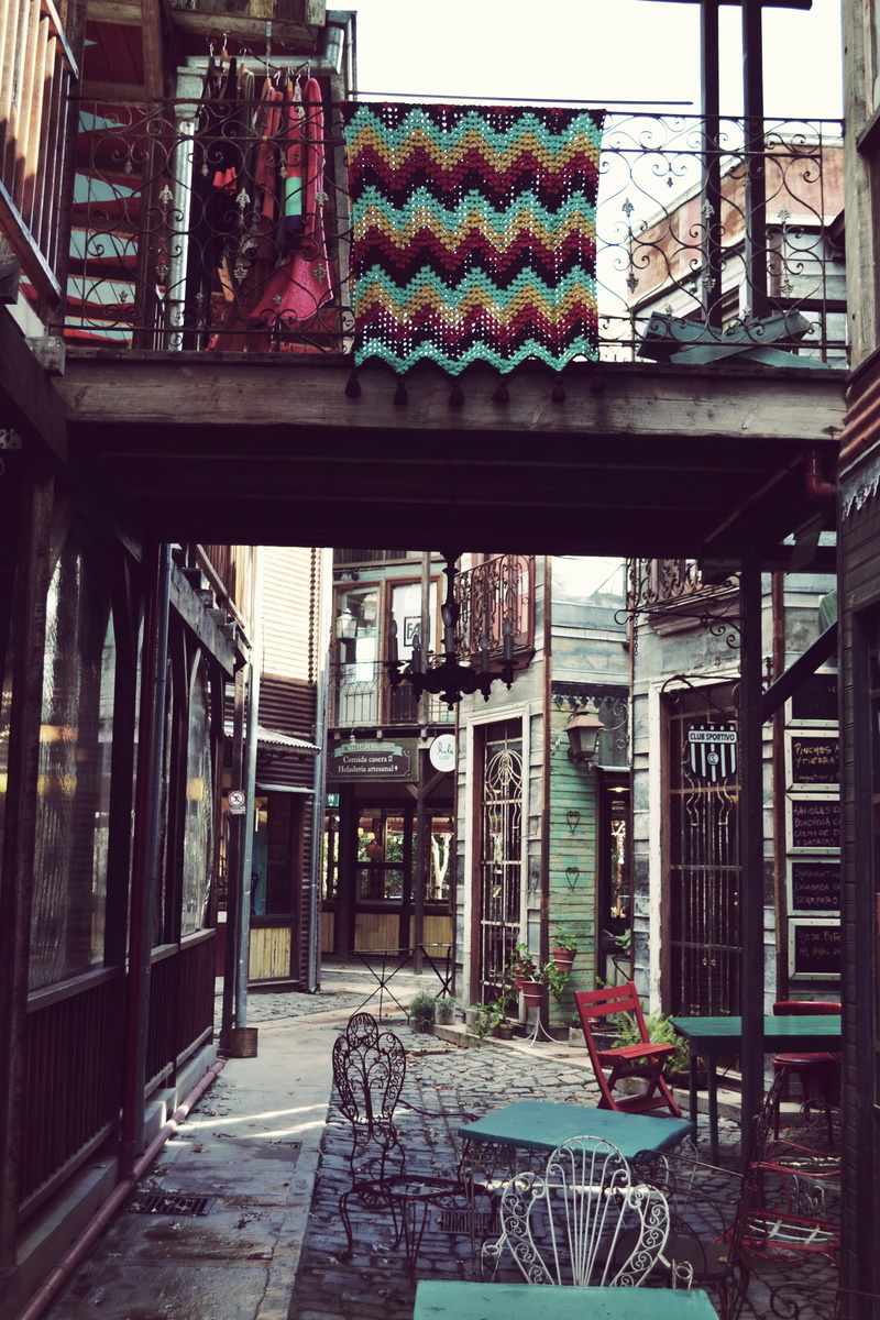 flag, 2K, entrance, outdoors, buenos aires, no people, residential district, city, house, machtwitz market, machtwitz, day, building exterior, building