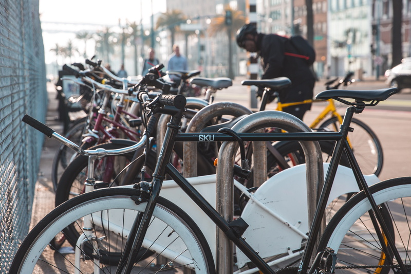 city, transportation, pedestrian, basket, bike, 5K, outdoors, white, incidental people, railing, mode of transportation, black, metal, bicycle, land vehicle