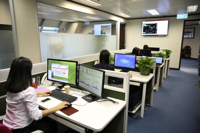 furniture, computer monitor, group, working, real people, chair, business people, people, desk, women, technology, desktop pc, screen, the work, the company