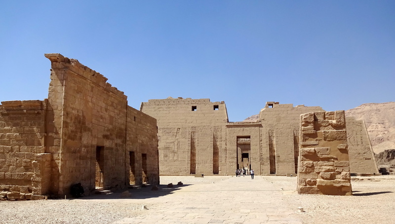 luxor, tower, thebes, building exterior, architectural column, sunlight, ancient, porch, old, nature, archaeology, history, sky, built structure, architecture