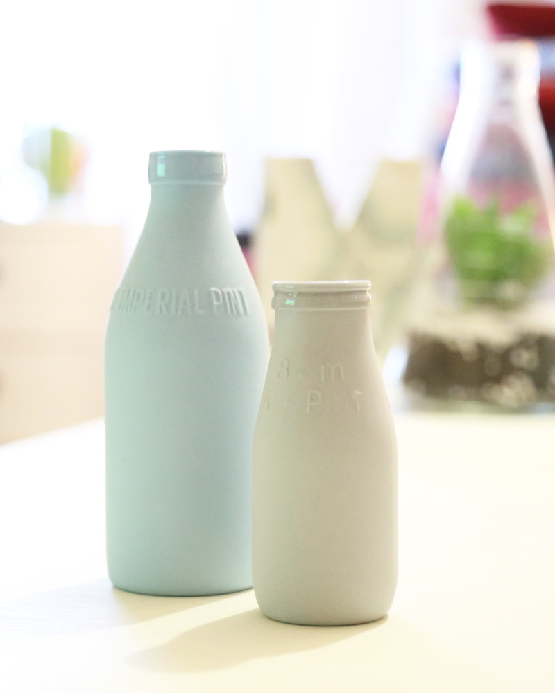 cold, no people, sweet, healthy Eating, milk jug, liquid, breakfast, yogurt, table, full, container, milk Bottle, health, drink, healthy, blur, nutrition