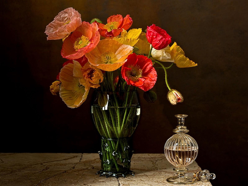 indoors, black background, no People, glass - material, still life, vase, vulnerability, bunch of flowers, flowers, yellow, leaf, assorted, freshness, petal