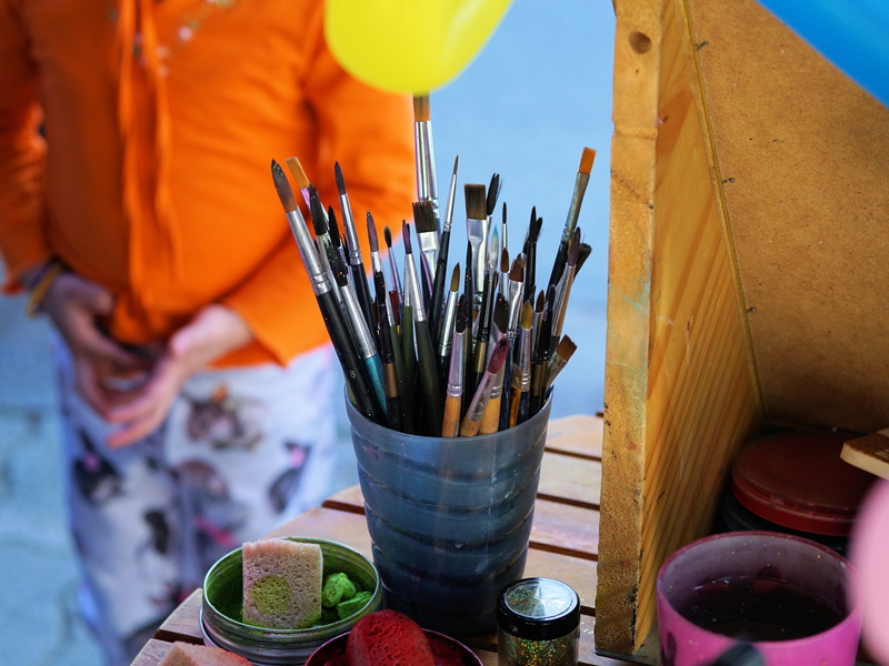 close-up, people, art and craft equipment, paintbrush, human hand, container, face, food, paint, fun, incidental people, face painting, surface, 4K, choice