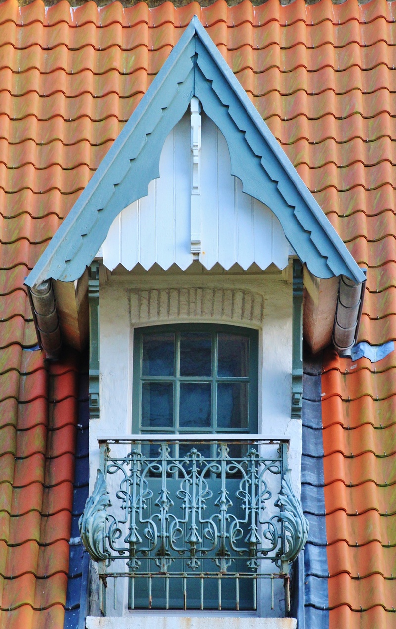 romantic, tile, expansion, closed, entrance, day, zimmermann, house roof, ornaments, pattern, architecture, house, roofing, roof windows, wall, built structure