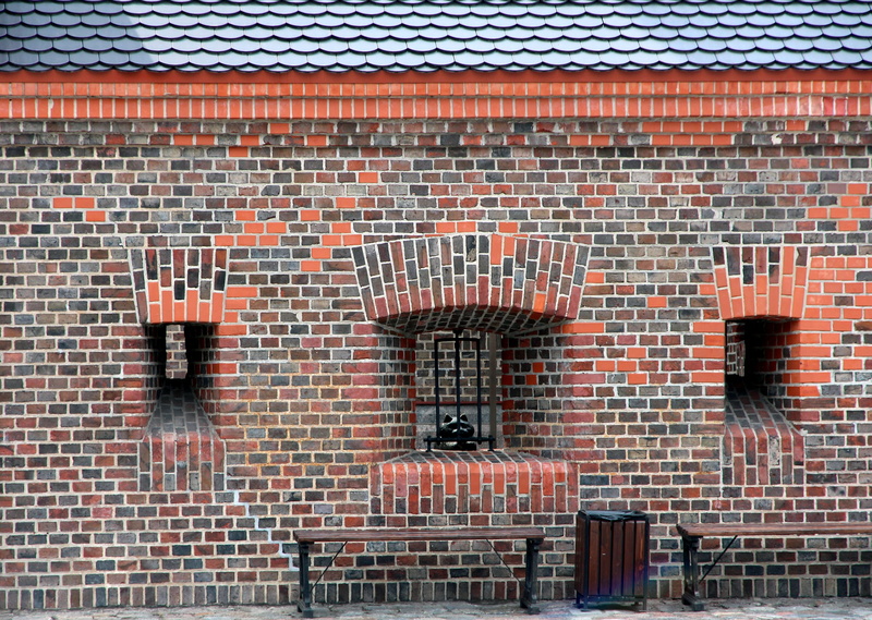 wall, building, security, built structure, outdoors, day, red, brickwork, residential district, wall house, no people, metal, roof tile, 2K, protection