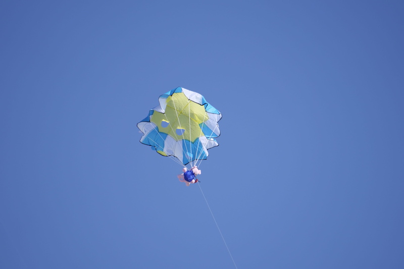 multi colored, freedom, flying, sky, air, wind, leisure activity, children toys, nature, parachute, 5K, blue, outdoor toys, toys, paragliding, low angle view