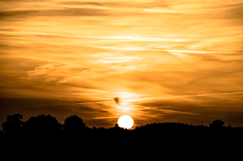sunlight, tranquil scene, tranquility, abendstimmung, back Lit, outdoors, silhouette, landscape, evening sky, sky, 5K, no people, sunrise - Dawn, summer
