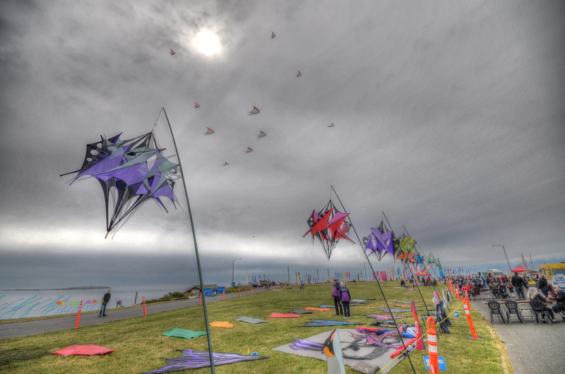 sky, 2K, environment, people, multi colored, flight, transportation, kite - toy, beauty in nature, flying, picture, wind, storm, flag, lighting, cloud - sky