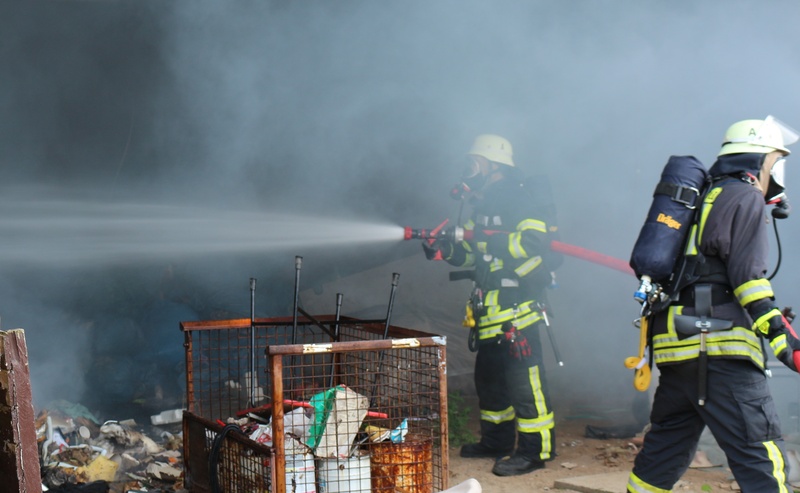 respiratory protection, working, burning, rear view, men, people, clothing, 2K, fire, helmet, nature, fire fighting, smoke - physical structure, real people