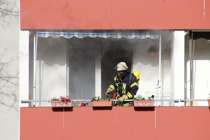 effort, adult, firefighting job, occupation, fire fighting, only men, males, one person, headwear, use, alarm, outdoors, safety, working, security, 5K