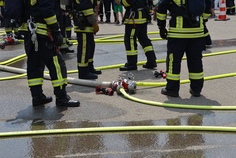 street, fire fighter, feuerloeschuebung, government, fire delete, helm, breathing apparatus, occupation, person, fire fighting, city, use, outdoors, safety