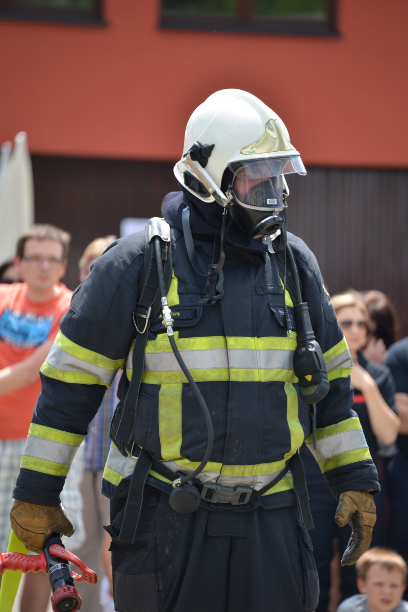 fire extinguishing, firefighter, respiratory protection, person, firefighters, rescue worker, helmet, group of people, delete, breathing apparatus, real people