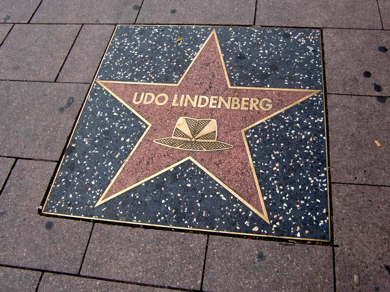 sidewalk, star shape, udo, lindenberg, text, communication, shape, directional sign, tile, flooring, pattern, direction, 2K, hollywood boulevard, tribute