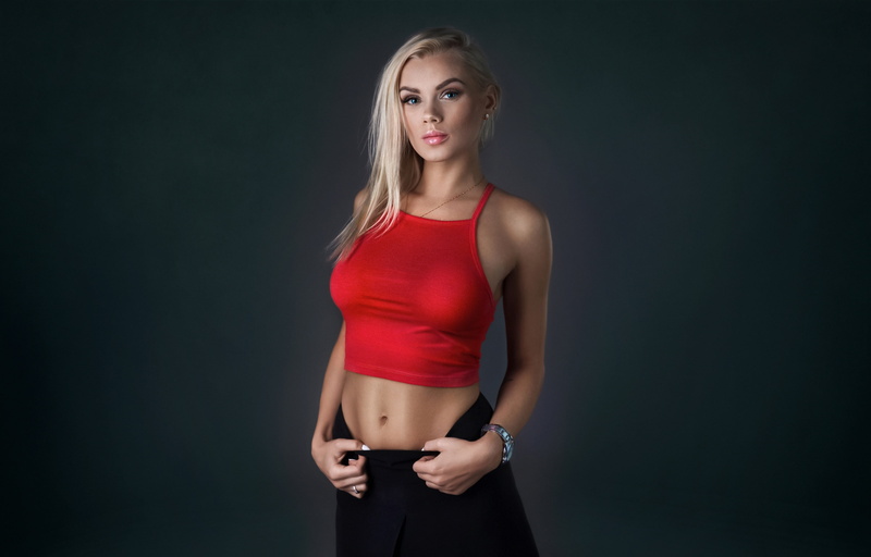 Greta, Median Income Is Only Masojc, red top, 2K, girl, blonde