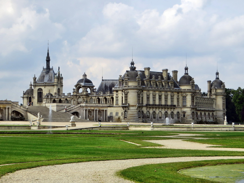 tourism, spirituality, 4K, grass, built structure, chantilly, castle, religion, outdoors, day, architecture, spire, history, place of worship, cloud - sky