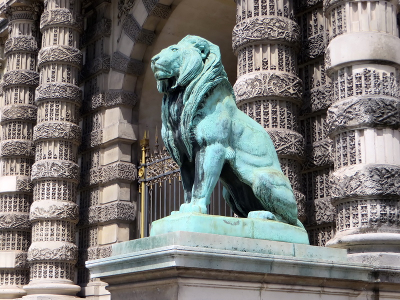 creativity, building, male likeness, built structure, striations, art and craft, statue, columns, paris, palace, bronze, the louvre, the past, decoration