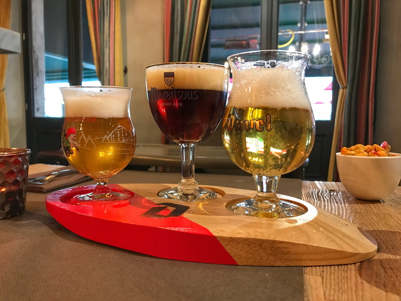 snack, household equipment, refreshment, wine, freshness, table, Craft Beer, drinking glass, pub, Belgium, tray, glass - material, business, Bruges, drink