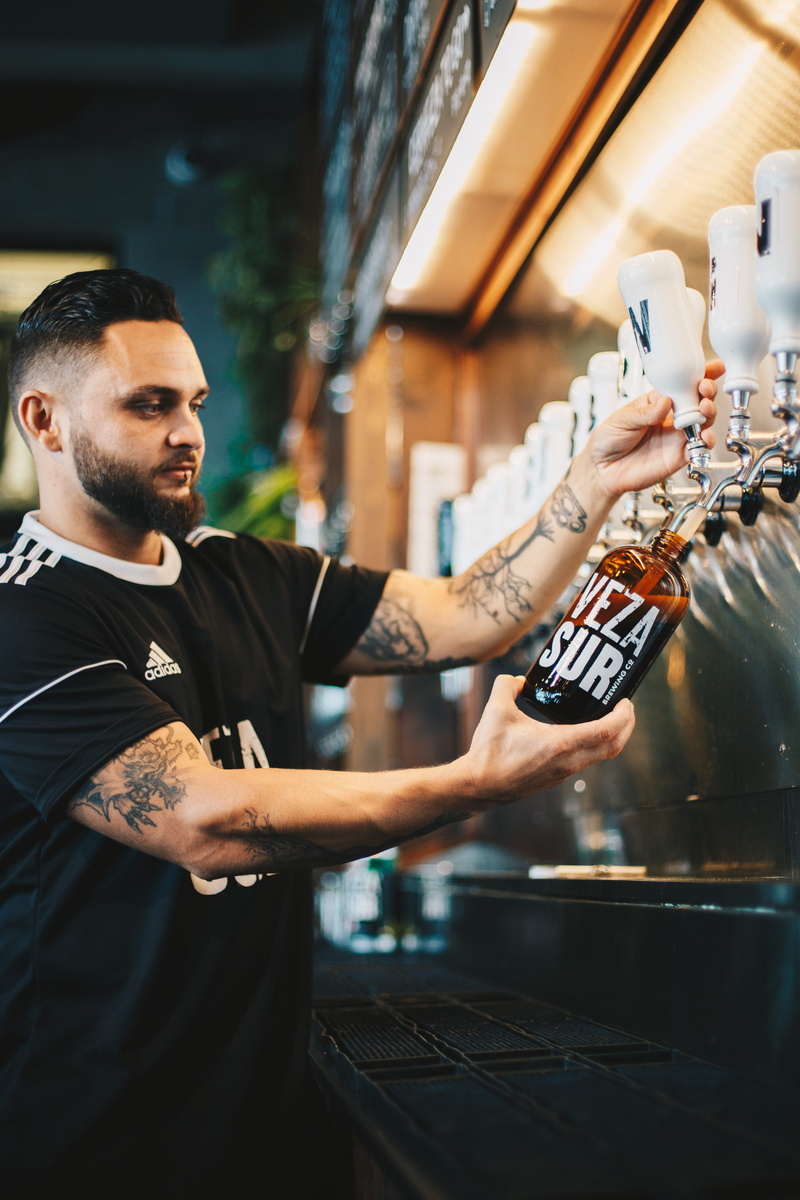 people, young Men, adult, bar, bottle, sport, young Adult, smiling, real People, liquid, beer drafting, leisure Activity, men, beer, standing, beer craft