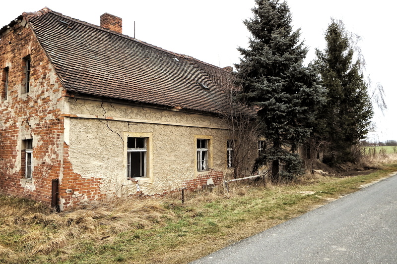 building exterior, home, day, wall, abandoned, leafed, brown, lost places, rustic, sky, clear sky, residential district, 4K, trees, old-fashioned, two