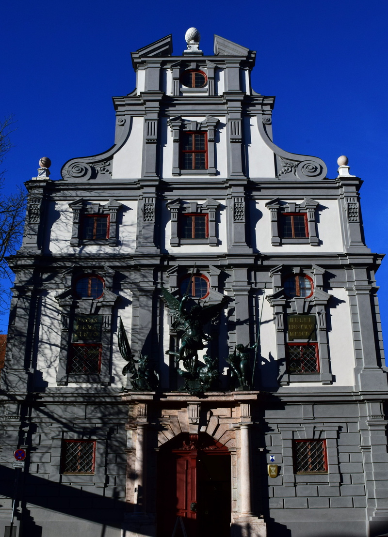 middle ages, figures, armory, bavaria, sunlight, historic preservation, old town, tradition, day, germany, built structure, architecture, building exterior