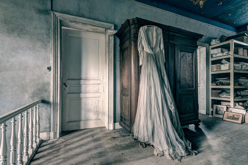 spooky, staircase, built structure, home interior, white color, flooring, railing, architectural column, absence, no people, 1080P, door, building, day