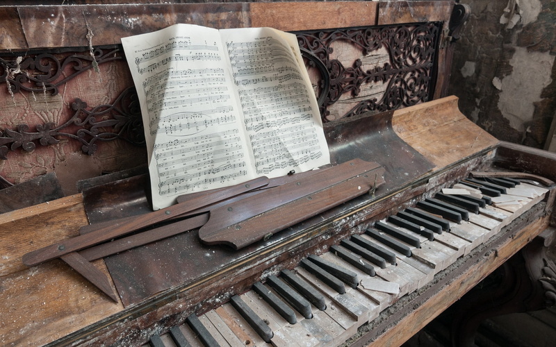 antique, art, piano, cultures, sheet, classical Music, indoors, classic, old-fashioned, light, publication, upright, old, musical Instrument, paper, keyboard