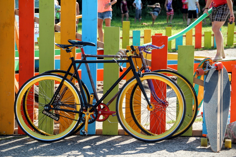 5K, nature, mode of transportation, parked, street, two, urban Scene, fence, focus on foreground, garden fence, multi colored, bicycle, colorful bike