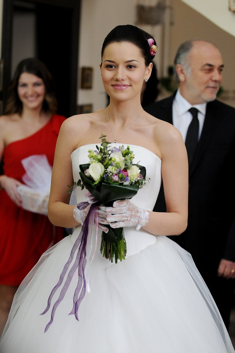 actress, girl, beautiful, turkish, woman, flower, 1080P, fahriyeevcen, dress, female