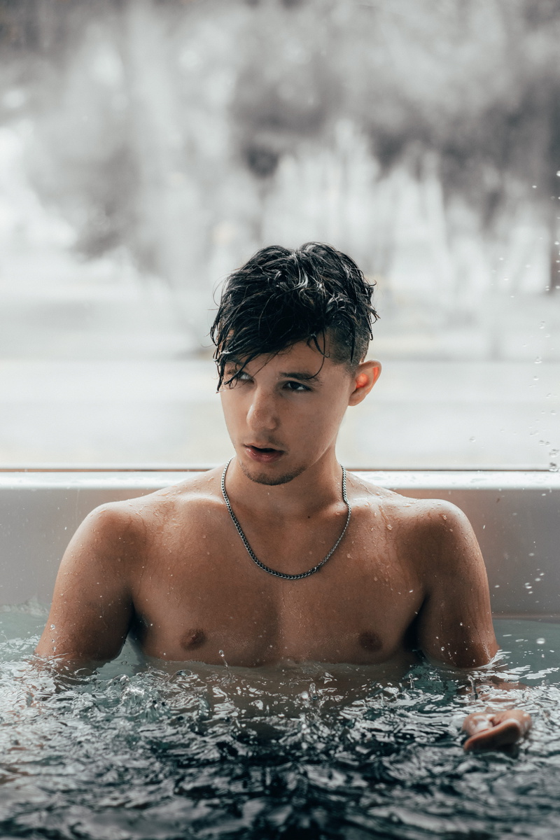 focus on foreground, fern, child, finger, young men, leisure activity, plant, shirtless, jacuzzi, lifestyles, bathtub, boys, wildlife, human, pool, men