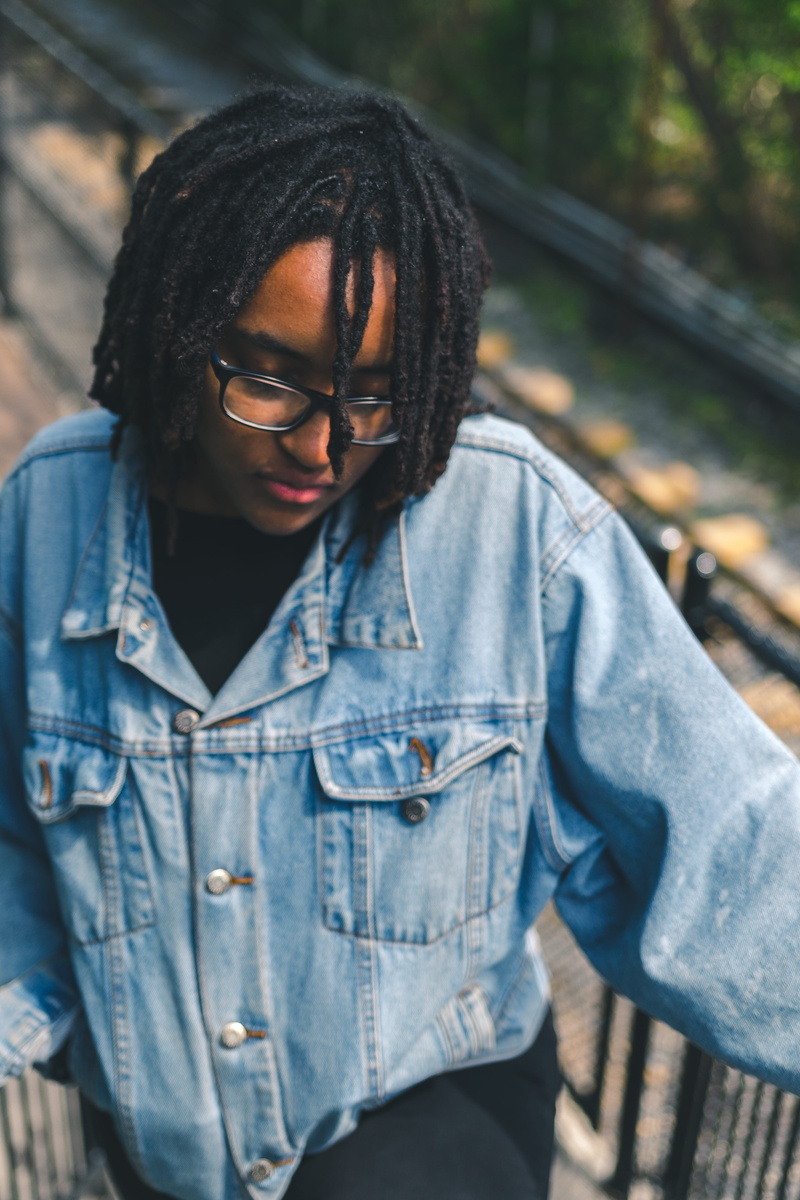 bokeh, denim, standing, jean, real people, fashion, locs, focus on foreground, young women, front view, lifestyles, women, one person, girl, leisure activity