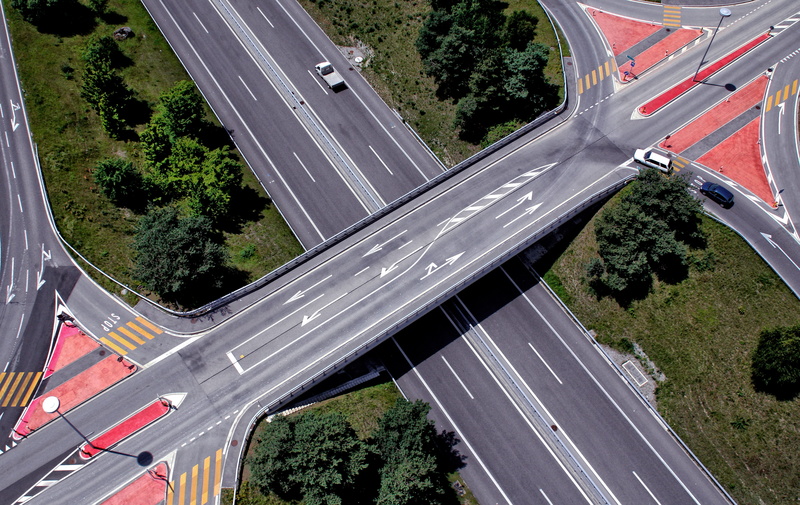 helicopter, traffic, empty, stop, high angle view, road marking, curve, flow, car, gray, tree, composition, mode of transportation, architecture, diagonal