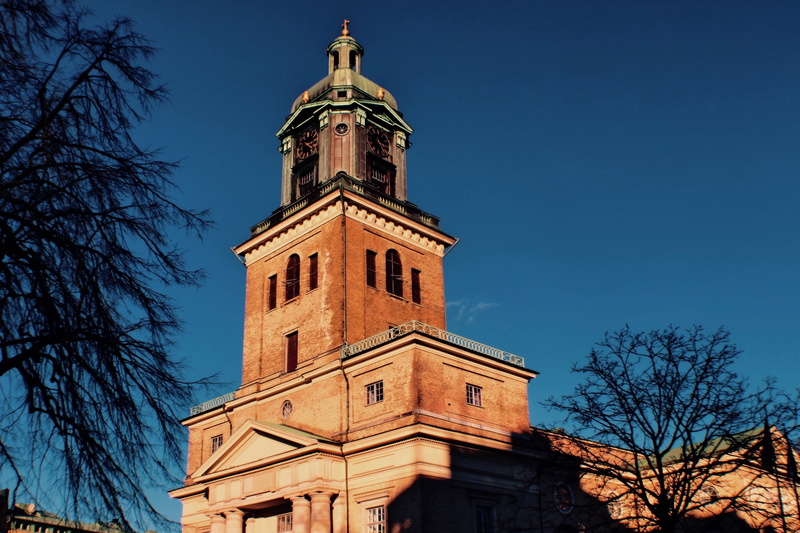 architecture, sky, low angle view, photo, infrastructure, clock, tree, clock tower, spirituality, blue, built structure, clear sky, place of worship, brown