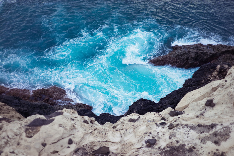 sea, no people, body, mountain, ocean, sport, solid, photo, power in nature, nature, unto, motion, breaking, wave, high angle view, water, outdoors, rock - object