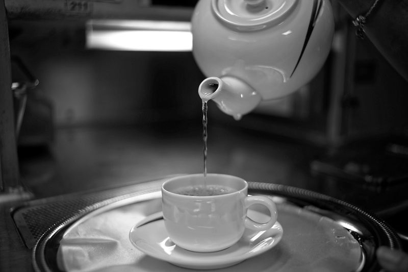 water, liquid, close-up, indoors, teapot, 2K, ceramic, food and drink, crockery, refreshment, coffee, teacup, beverage, selective, coffee - drink, hot drink