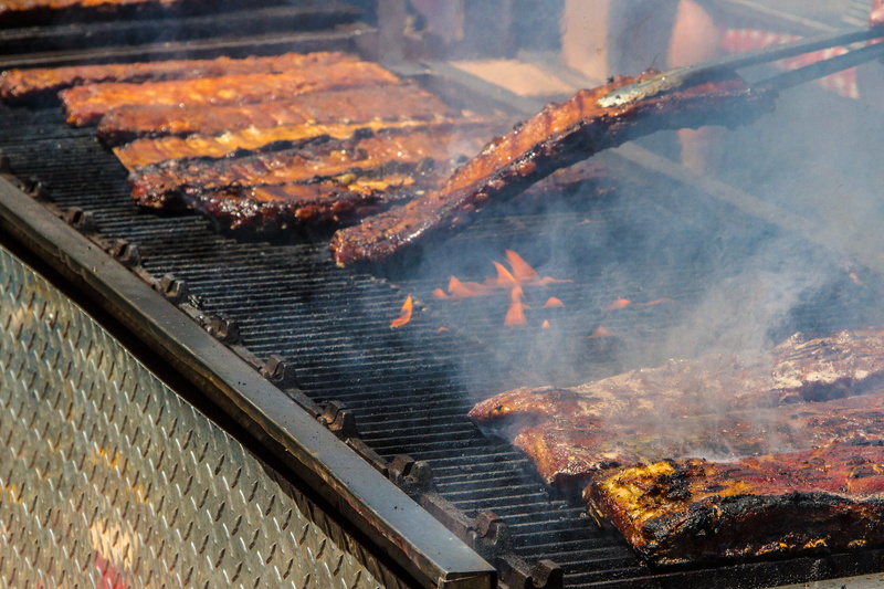 preparing food, fire - Natural Phenomenon, metal, coal, barbecue Grill, food, smoke - Physical Structure, Barbecue, cooking, freshness, smoke, nature, burning