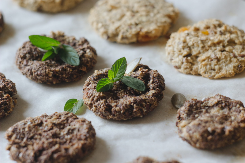 5K, cooky, oat, white, healthy, wellbeing, vegetarian food, breakfast, baked, indoors, baking, brown, dried food, raisin, spearmint, food photography