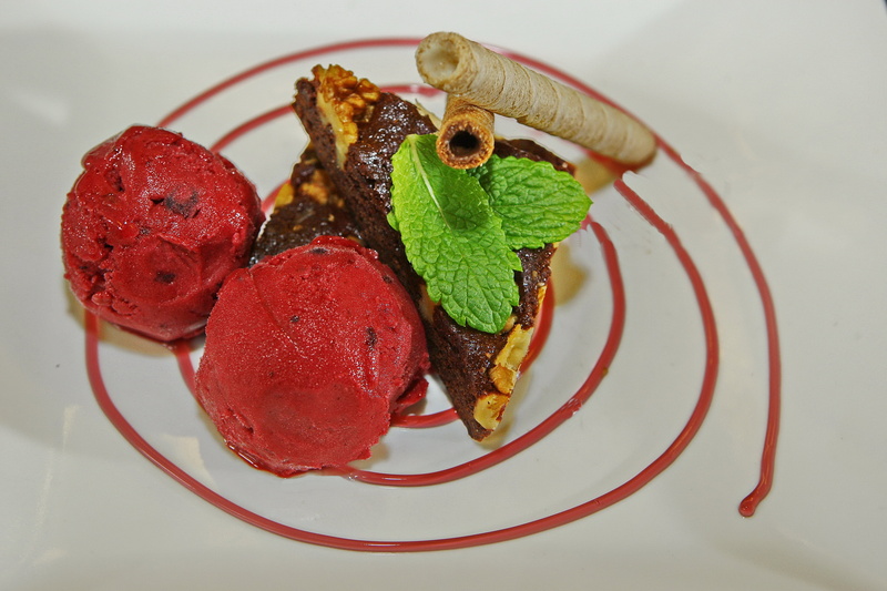 dining, ice cream, chocolate cake, 4K, garnish, comfort, plate, sorbet, mint leaf - culinary, high angle view, food, spearmint, plant part, sweet food