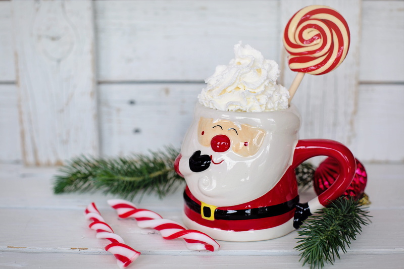 claus, plant, celebration, 5K, photo, christmas, food and drink, white space, santa, cup, no people, freshness, red, representation, indoors, candy canes