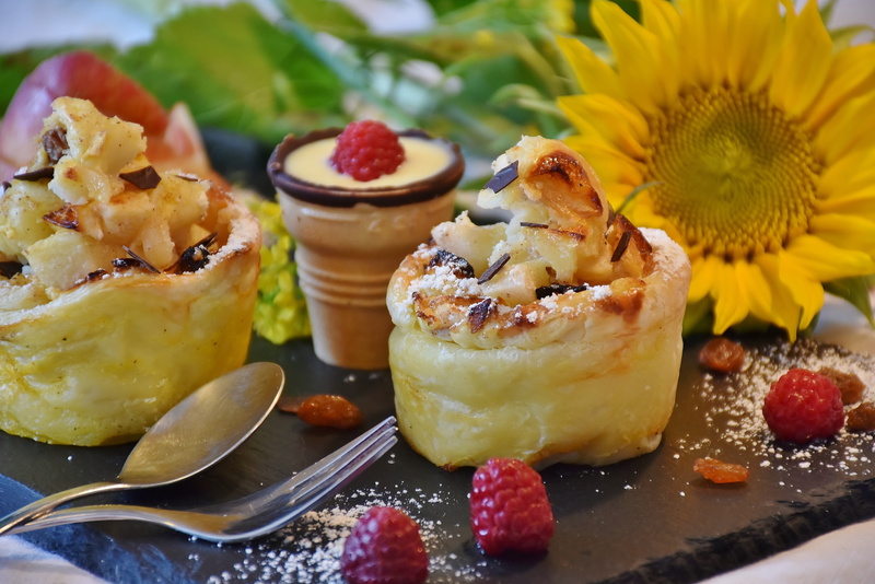 almonds, indulgence, enjoy, dessert, fruit, yellow, baked goods, indoors, vanilla sugar, baked, vanilla sauce, temptation, preparation, berries, focus on foreground