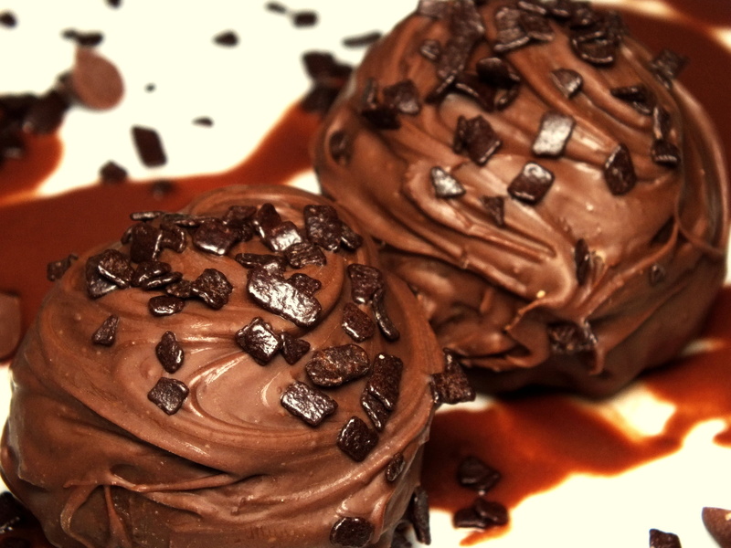 sweet food, dark, snack, chocolate, freshness, assortment, food and drink, cake, no people, unhealthy eating, temptation, 2K, baked, crockery, indoors
