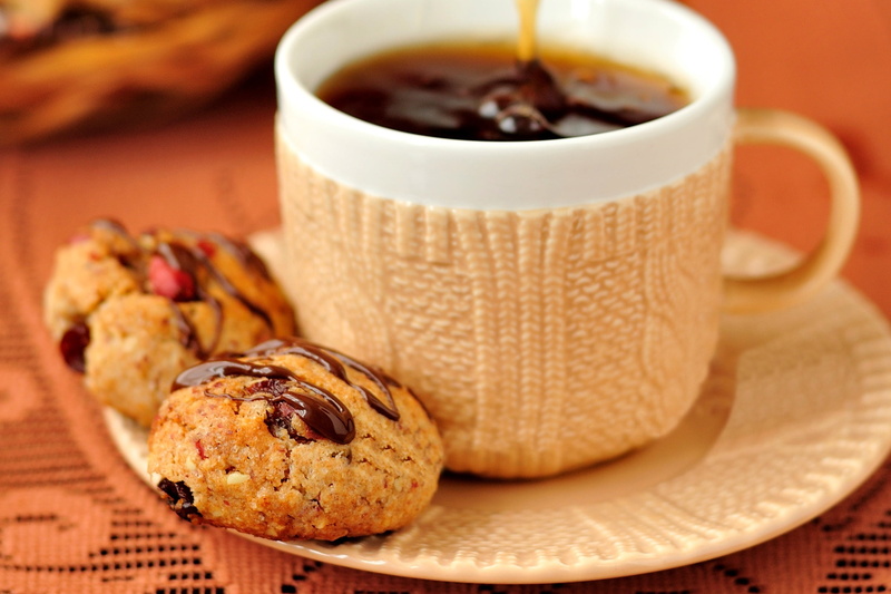 raisin, meal, cookies, food, dried food, chocolate chip cookie, breakfast, sweet, freshness, food and drink, dessert, baked, coffee cup, cookie, 2K, refreshment