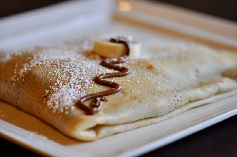 syrup, selective focus, food and drink, ready-to-eat, crepe, dessert, indoors, chocolate, ceramic, freshness, close-up, focus on foreground, sauce, sweet