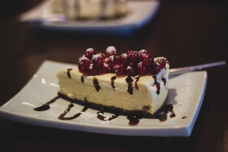5K, ready-to-eat, close-up, indulgence, focus on foreground, dessert, chocolate cake, temptation, freshness, food, garnish, fruit, plate, sweet food, syrup